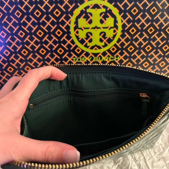 Tory Burch Britten Embossed Large Zip Pouch Wristlet Norwood Gold Green - Picture 9 of 12